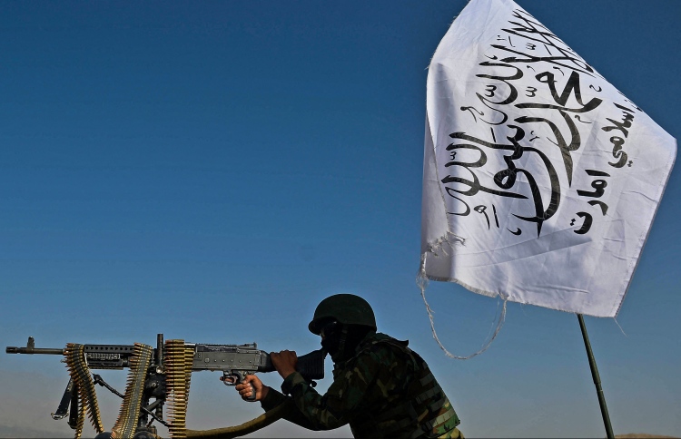 ކާބުލްގައި ދިން ބޮމުގެ ހަމަލާއެއްގައި 13 މީހުން މަރު