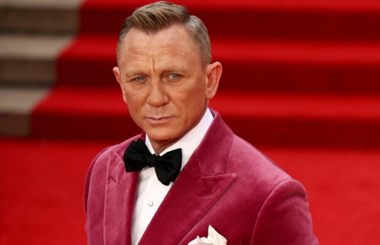 ކްރެއިގަށް ހޮލީވުޑް "ވޯކް އޮފް ފޭމް" ދެނީ