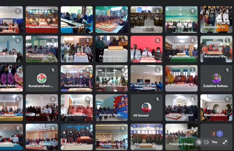 ޓީޗަރުންގެ ދުވަސް: މިނިސްޓަރު ހުރިހާ ޓީީޗަރުންނާ އެކު