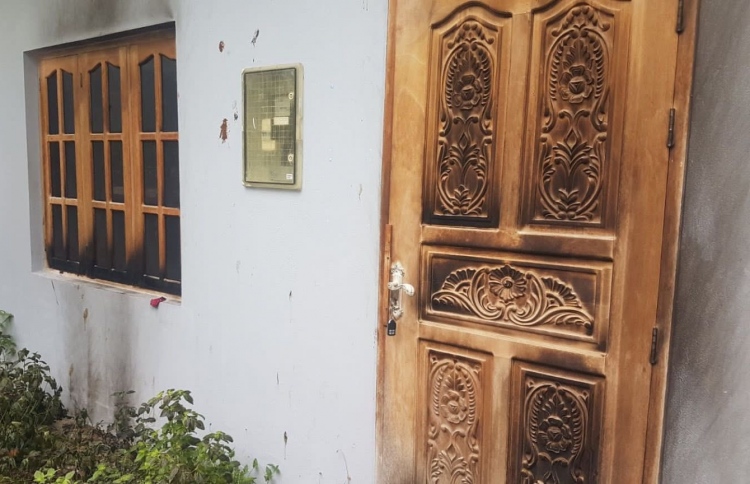 އަސްލަމްގެ އަނބިކަނބަލުންގެ ގޭގައި ރޯކޮށްލަން އުޅެފި