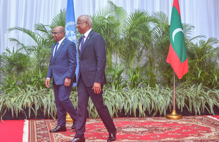 ދިވެހިންގެ ޝަރަފު ދަމަހައްޓަން މަސައްކަތްކުރާނަން: ޝާހިދު