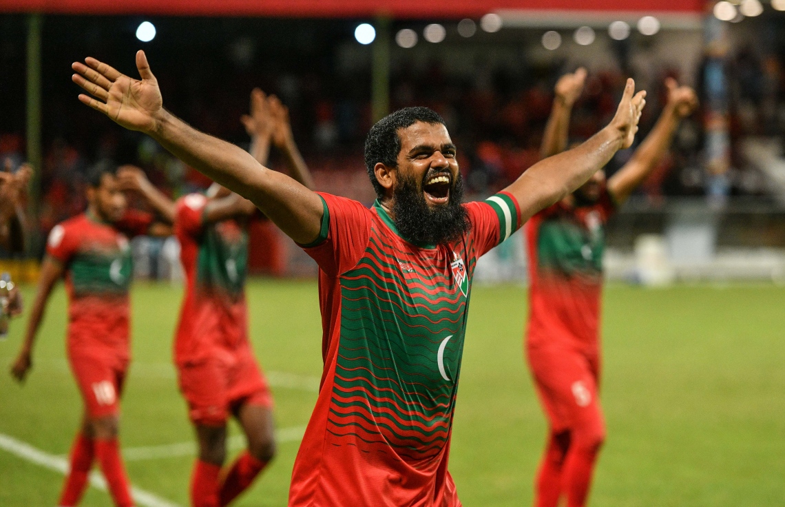 މާލެ- އޮކްޓޯބަރ 8، 2021: އުރީދޫ ސާފް ޗެމްޕިއަންޝިޕްގައި މިރޭ ރާއްޖެ އާއި ބަންގްލަދޭޝް ކުޅުނު މެޗުގެ ތެރެއިން، މޮޅު ކުޅުމެއް ދައްކައި ރާއްޖެ އިން ވަނީ މިރޭ ބަންގްލަދޭޝްގެ މައްޗަށް 2-0 ގެ ނަތީޖާއަކުން މޮޅުވެ މުބާރާތުގައި ކުރިއަށް ދިއުމަށް އުއްމީދު އާކޮށްފައި--. ފޮޓޯ:  ނިޝާން އަލީ - މިހާރު