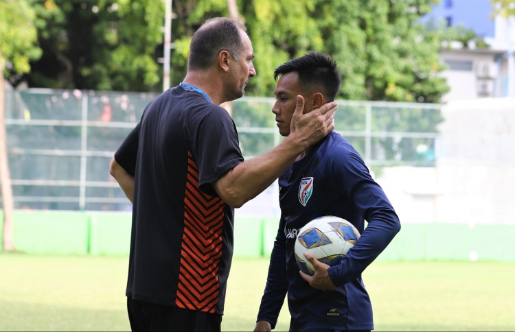 އިންޑިއާ އަށް ގޯލް ނުޖެހޭތީ ހައިރާންވޭ: ސްޓިމަކް