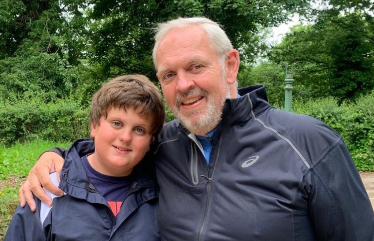 ބައްޕަ އަށް ސީޕީއާރް ދިން ކުއްޖަކަށް އެވޯޑެއް