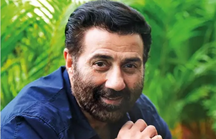 ސަނީގެ އާ ފިލްމު އޮތީ ކުރީގެ ތަރިއަކަށް ބިނާކޮށްފައި