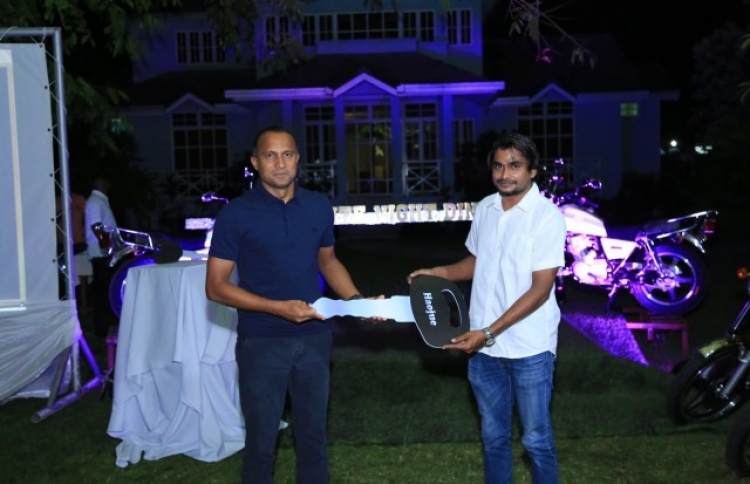 އައްޑޫގައި އުޅޭ ފުލުހުންނަށް ލިޓަސްއިން ހަ ސައިކަލެއް