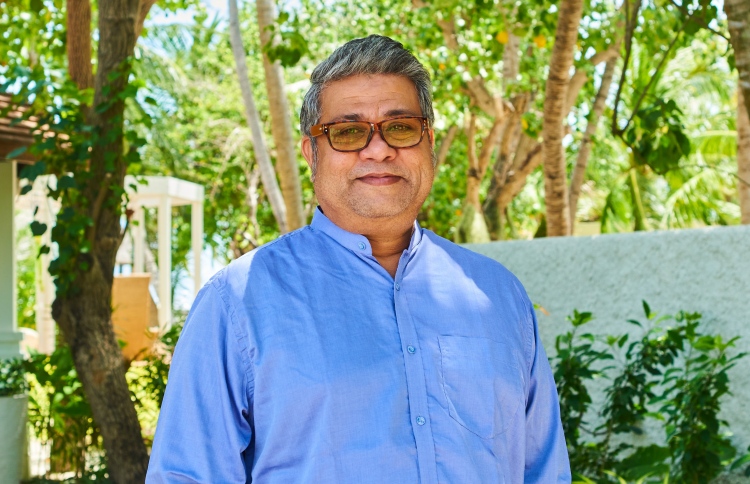 އެޓްމޮސްފިއާ ރިސޯޓްގެ ފައުންޑަރަށް ޝަރަފުވެރި އެވޯޑެއް