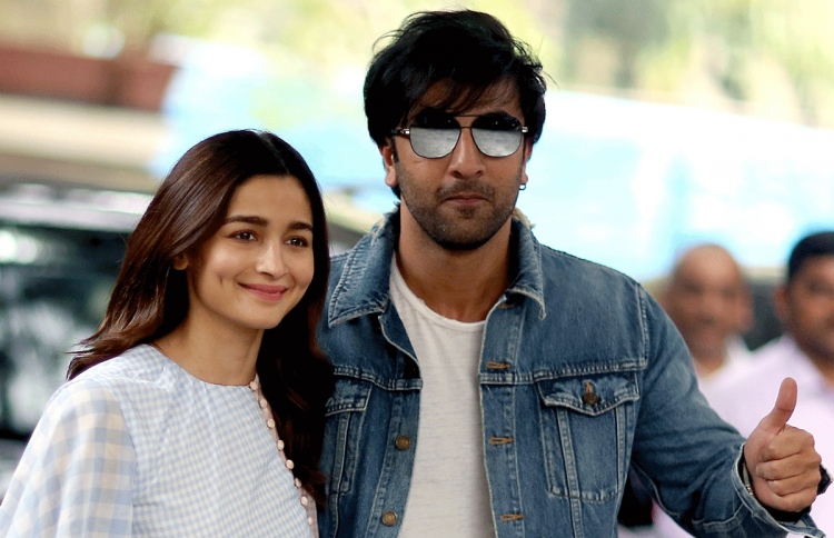 އާލިއާގެ ނެޝަނަލް އެވޯޑަށް ރަންބީރް އިންތިޒާރުގައި