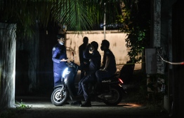 މަހުމޫދު އަބޫބަކުރު މަރައިލި މައްސަލަ ތަހުގީގުކުރަން ދަނގެތީގައި ފުލުހުން މިރޭ ހަރަކާތްތެރިވަނީ. ---ފޮޓޯ:ނިޝާން އަލީ/މިހާރު