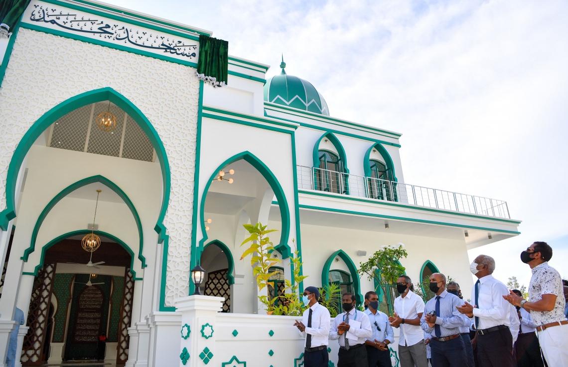 ހުޅުމާލެ - އޮކްޓޯބަރު 13، 2021: ހުޅުމާލޭގައި އެލިއާ އިން އިމާރާތް ކުރި މަސްޖިދު މުހައްމަދު ރައީސް ހުޅުވައިދެއްވަނީ. --ފޮޓޯ:ރައީސް އޮފީސް