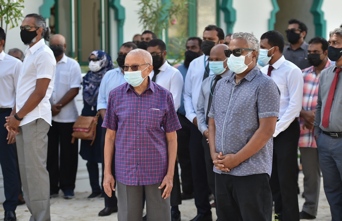 ހުޅުމާލެ - އޮކްޓޯބަރު 13، 2021: ހުޅުމާލޭގައި އެލިއާ އިން އިމާރާތް ކުރި މަސްޖިދު މުހައްމަދު ހުޅުވުމުގެ ރަސްމިއްޔާތުގައި ކުރީގެ މިނިސްޓަރު އުމަރު ޒާހިރާއި ހުޅުމާލެ ދާއިރާގެ މަޖިލިސް މެންބަރު އަލީ ނިޔާޒް. --ފޮޓޯ:ރައީސް އޮފީސް