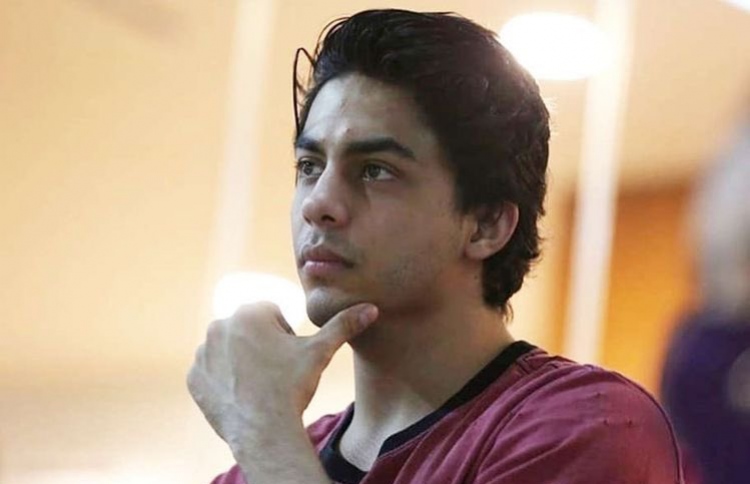 ޝާހްރުކްގެ ދަރިފުޅާ މެދު ކަންތައް ކުރަނީ "ޒާތީކޮށް"