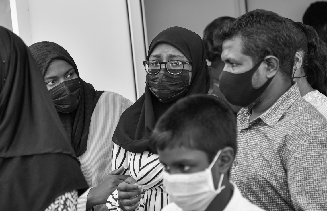 ދަނގެތި: އޮކްޓޯބަރު 15، 2021- މި ރަށުގައި އިހާނެތިކޮށް މަރާލައި އެއްލާލާފައި އޮއްވައި ފެނުނު ވިޔަފާރިވެރިޔާ މަހުމޫދު އަބޫބަކުރުގެ ޖަނާޒާގެ ތެރެެއިން.-- ފޮޓޯ: ނިޝާން އަލީ/ މިހާރު