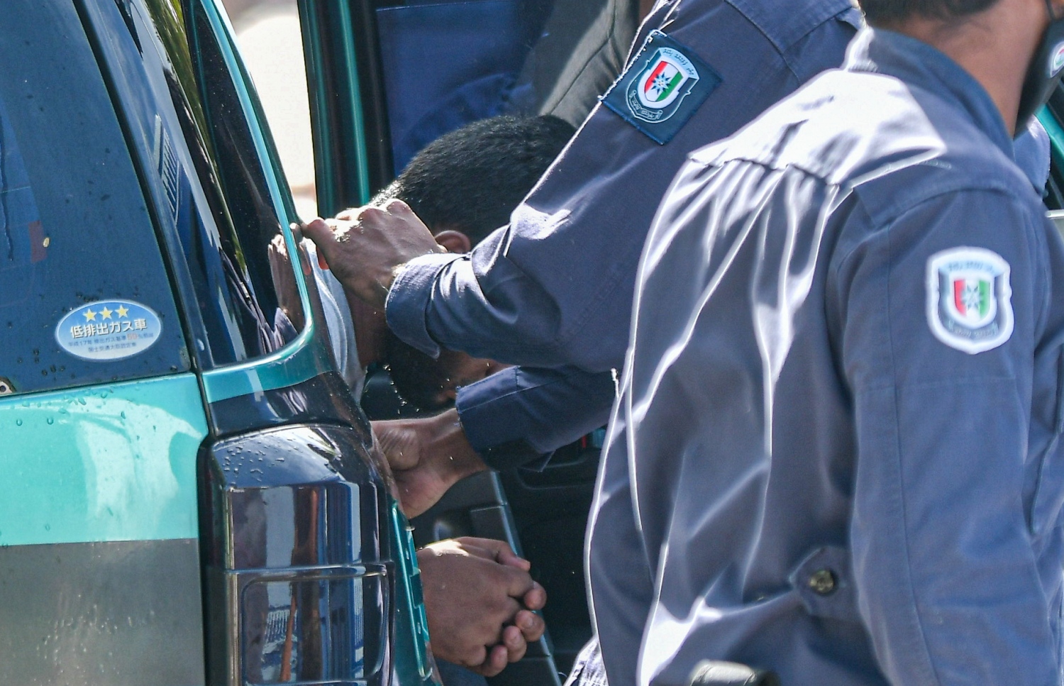 ސާލިމް ހައްޔަރުކޮށްގެން ފުލުހުން ގެންދަނީ -- ފޮޓޯ: ނިޝާން އަލީ/ މިހާރު