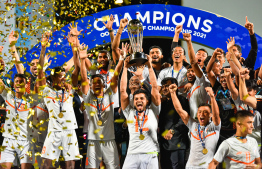 2021 ވަނަ އަހަރުގެ ސާފް ޗެމްޕިއަންޝިޕުގެ ތަށި އިންޑިއާ އިން އުފުލާލަނީ: އިނާމު ފައިސާ އެފްއޭއެމުން ނުދޭތީ މައްސަލަ އޮތީ ބޮޑުވެފައި. -- މިހާރު ފައިލް ފޮޓޯ