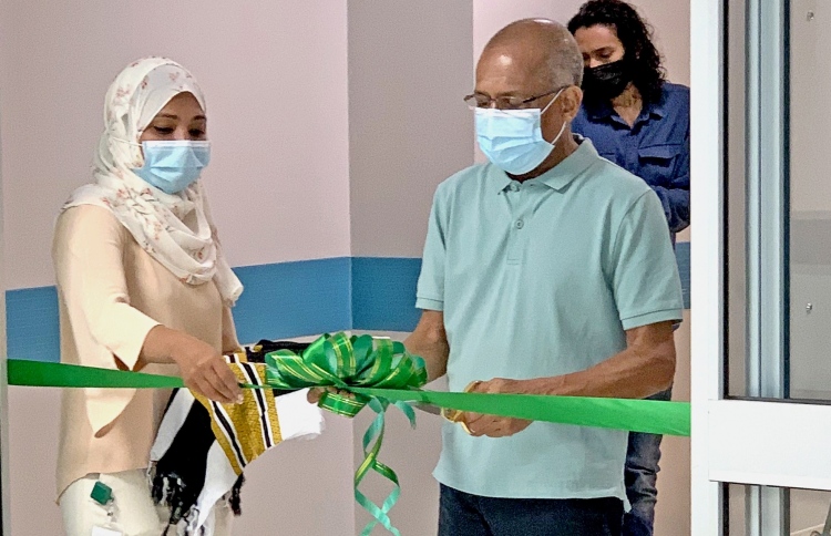 އަންހެނުންނާއި ކުޑަކުދިންގެ ސެންޓަރެއް ޓްރީޓޮޕްގައި