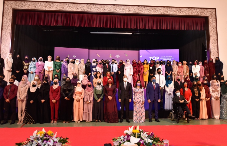 ވަގުތީ ޓީޗަރުން އިތުރުވާތީ ރައީސްގެ ކަންބޮޑުވުން