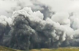 This handout video grab taken and released on October 20, 2021 by the Japan Meteorological Agency shows an eruption of Mount Aso in Kumamoto Prefecture on Japan's southwestern island of Kyushu. Photo: Japan Meteorological Agency / AFP