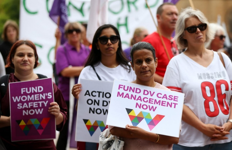 އަނިޔާވެރި ބައިވެރިން ދޫކޮށްލާ މީހުންނަށް މާލީ އެހީ