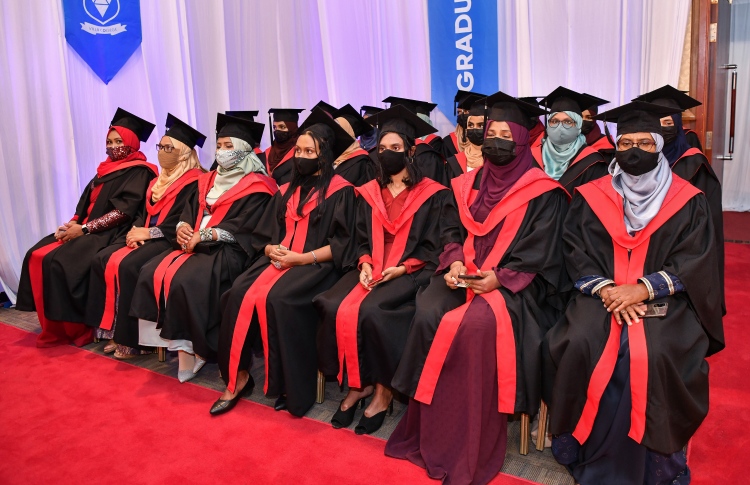 އިދާރީ ފީ ކުޑަކޮށް މަތީ ތައުލީމްގެ ލޯނަށް ހުޅުވާލައިފި