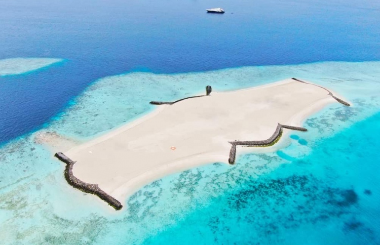 ގުރައިދޫ ޕިކްނިކް އައިލެންޑް މާޗުގައި ހުޅުވަނީ