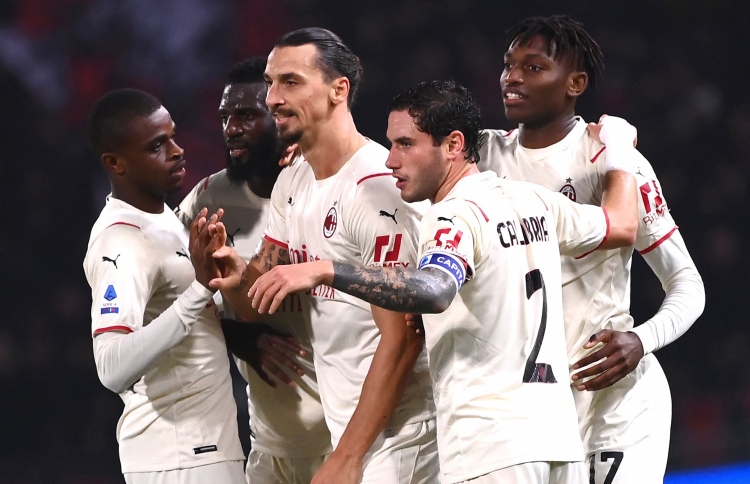 ބޮލޯނިއާ ބަލިކުރިއިރު އިބްރަހިމޮވި ދެ ޓީމަށް ގޯލު ޖެހި