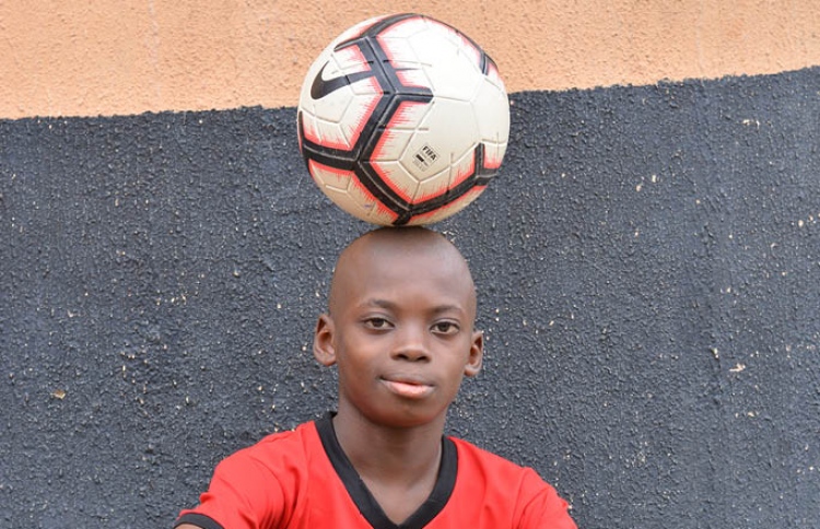 ފުޓްބޯޅައިން ރެކޯޑް ހަދަމުން އަންނަ ކުއްޖެއް