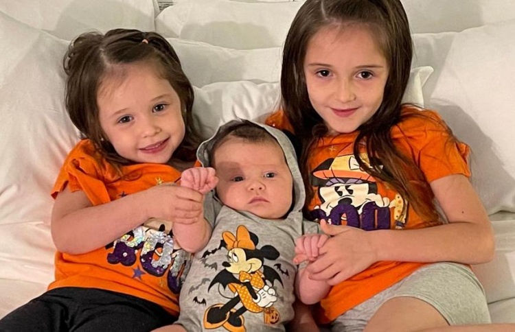 އެެއް މާބަނޑެއް ނޫން، އެކަމަކު އުފަން ދުވަސް އެކީގައި