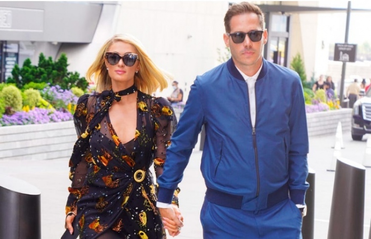 ޕެރިސް ހިލްޓަންގެ ކައިވެނި ނޮވެމްބަރު 11 ގައި