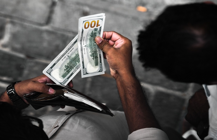 ދަރިވަރުންގެ ޑޮލަރު ލިމިޓް 1،200 އަށް ބޮޑުކޮށްފި