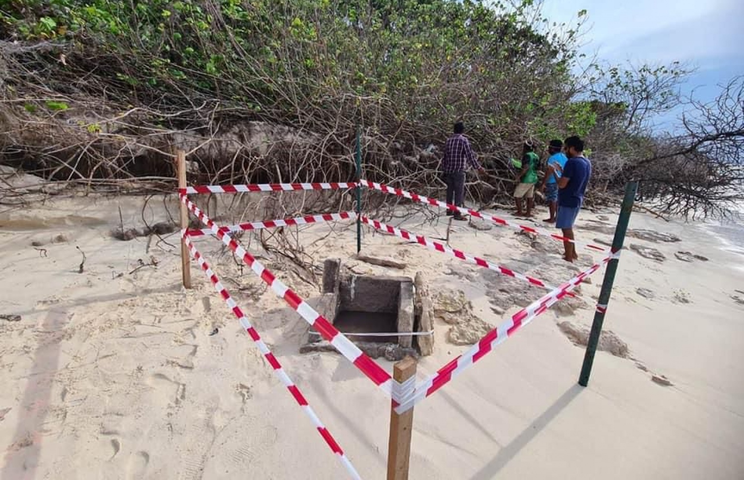 ހއ. އުތީމުން ފެނުނު އާސާރީ ވަޅު ހުރި ސަރަހައްދަށް މީހުންނަށް ނުވަދެވޭނެ ގޮތަށް ހަދާފައި-- ފޮޓޯ: އުތީމު ކައުންސިލް