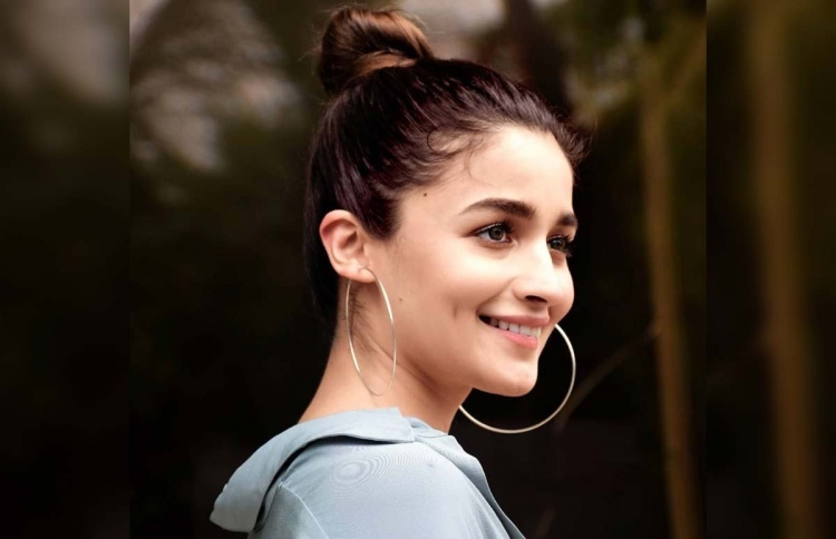 ސަލްމާންގެ ޑޮކިއުމަންޓްރީ ނެރޭޓްކޮށްދޭނީ އާލިއާ