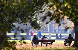 People enjoy the sunny weather in a park in Stuttgart, southern Germany, on October 29, 2021: three million Germans aged over 60 have still not had the Covid vaccine -- Photo: Thomas Kienzle / AFP