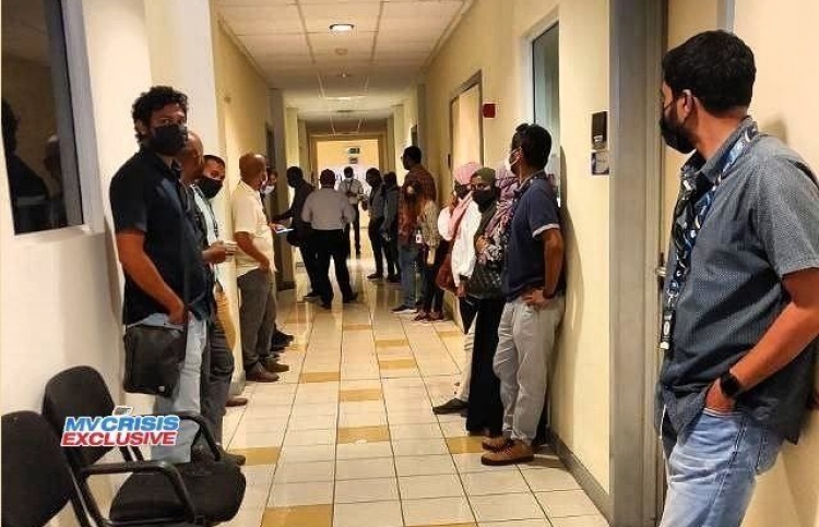 އެއާޕޯޓް ޓަވަރުގެ މުވައްޒަފުން އިހުތިޖާޖެއްގައި!