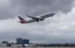 (FILES) In this file photo taken on April 22, 2021, an American Airlines plane takes off from the Los Angeles International Airport. - American Airlines cancelled more than 800 flights on Friday. -- Photo: Daniel Slim/ AFP