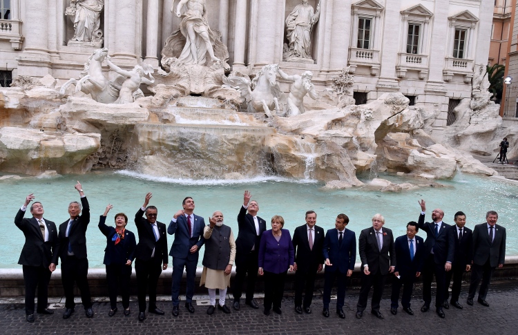 "ދުނިޔޭގެ އިގްތިސާދަށް އޮތީ ބަނަކަމާއި ނުތަނަވަސްކަން"