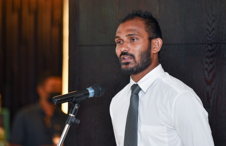 ހުކުމްކުރިއިރު، އަޑުބަރޭ ރާއްޖެއަކު ނެތް!