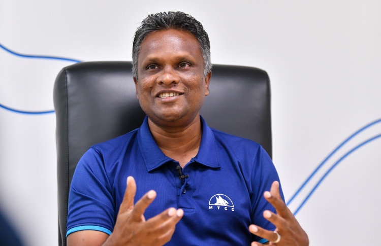 އަންނަ އަހަރު ދަތުރުކުރާނީ ރީތި ބަސްތަކެއްގައި: އާޒިމް