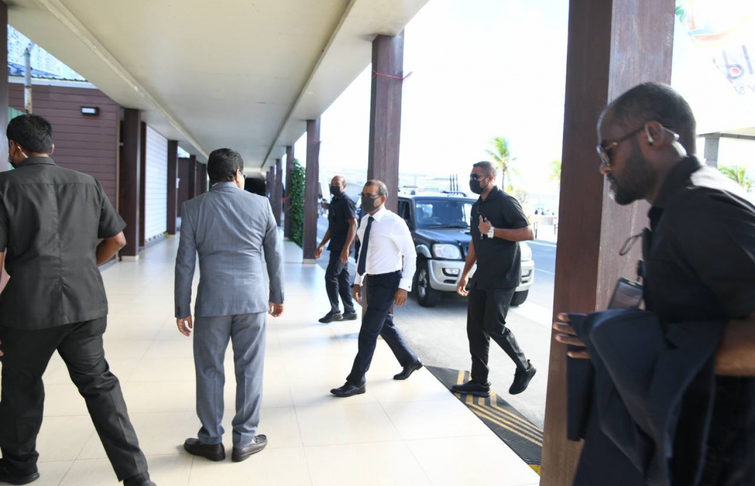 ނަޝީދު: އެމަނިކުފާނުގެ ދިރިއުޅުއްވަން ހަމަޖައްސަވާ ވަގުތީ ގެކޮޅު ނުނިމިގެން ދިރިއުޅުއްވަނީ ޖެން ހޮޓަލުގައި.