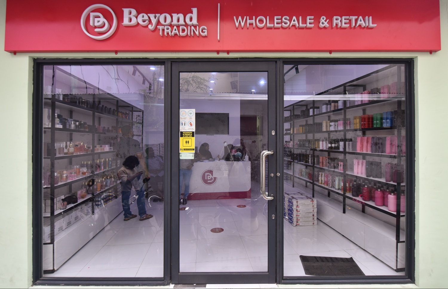 ބިޔޯންޑް ޓްރޭޑިންގެ ޝޯރޫމް: އެލީޓް އާއި ޒާރާގެ ގިނަ އުފެއްދުންތަކެއް ވަނީ ރާއްޖެއަށް ތައާރަފު ކޮށްފައި-- ފޮޓޯ: ނިޝާން އަލީ/މިހާރު