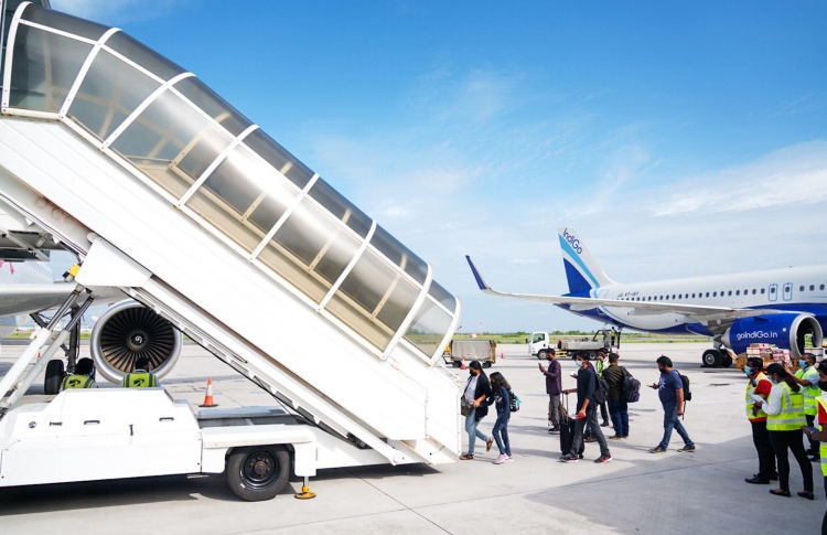 މޯލްޑިވިއަން އިން ދިއްލީއަށް ދަތުރުތައް ފަށައިފި