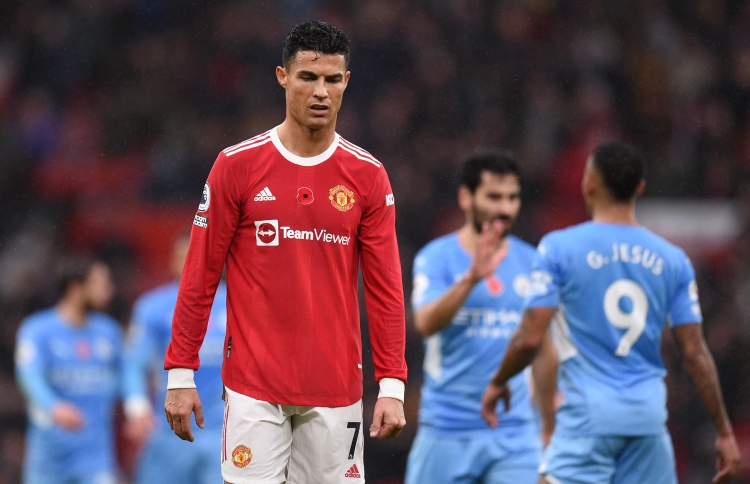 ޔުނައިޓެޑް ބަލިވިއިރު ރޮނާލްޑޯއަށް އެހީ ނުވެވުނު