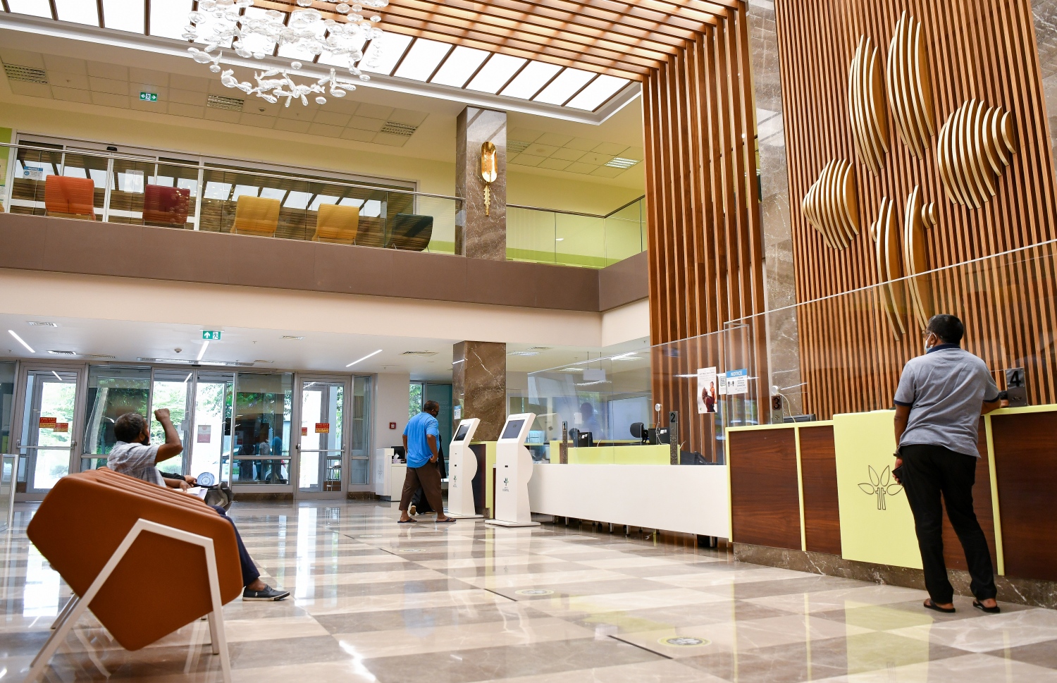 ޓްރީޓޮޕް ހޮސްޕިޓަލުން ބަޔަކު ހިދުމަތް ހޯދަނީ: އަމިއްލަ ހޮސްޕިޓަލްތަކުގެ ފަރުވާގެ އަގު ބޮޑު ކަމުގެ ޝަކުވާ ކުރޭ.-- ފޮޓޯ: ފަޔާޒު މޫސާ/ މިހާރު