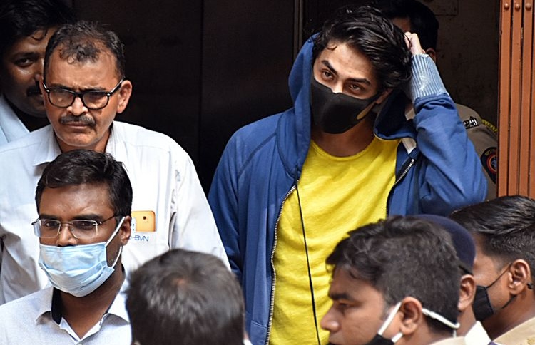 ޝާހްރުކްގެ ދަރިފުޅު ފްރޭމްކުރީ ކަމަށް ބުނެފި