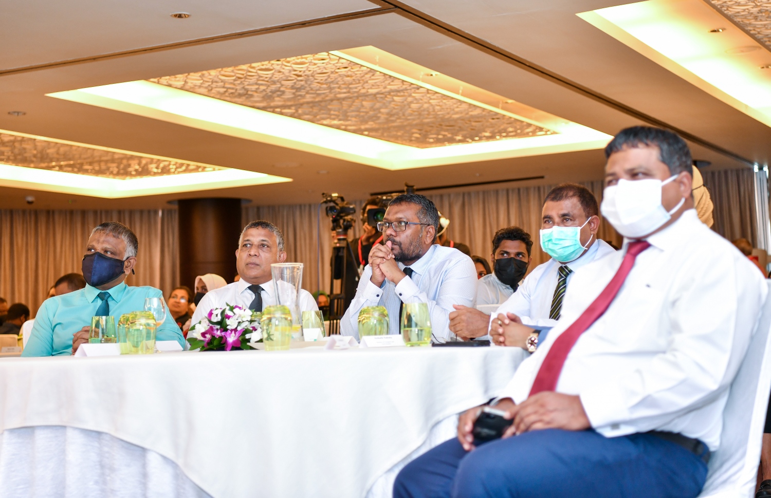 މިނިމަމް ވޭޖް އިއުލާނުކުރަން ބޭއްވި ރަސްމިއްޔާތުގެ ތެރެއިން. މިއީ ވިޔަފާރިތަކަށް އިތުރުވާ ހަރަދެއް ކަމަށް ސަރުކާރަށް އެނގޭ ކަމަށް މިނިސްޓާ ފައްޔާޒު ވިދާޅުވި--ފޮޓޯ: ފަޔާޒް މޫސާ/މިހާރު
