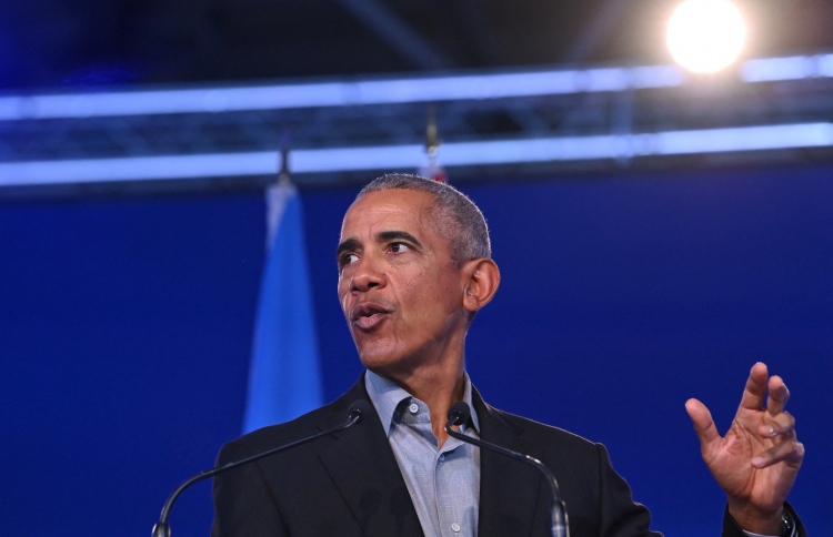 "ޓްރަމްޕް ގެންގުޅުއްވީ ތިމާވެއްޓާ ދުޝްމަން ސިޔާސަތެއް"