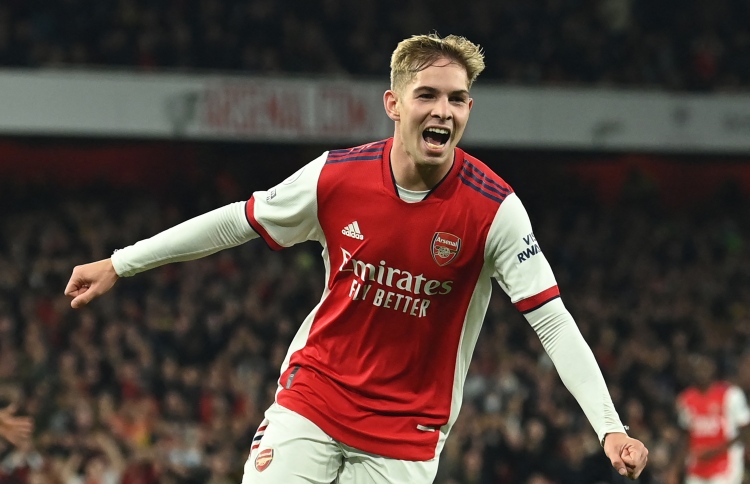 ސްމިތު ރޯ ފުރަތަމަ ފަހަރަށް އިނގިރޭސި ގައުމީ ސްކޮޑަށް