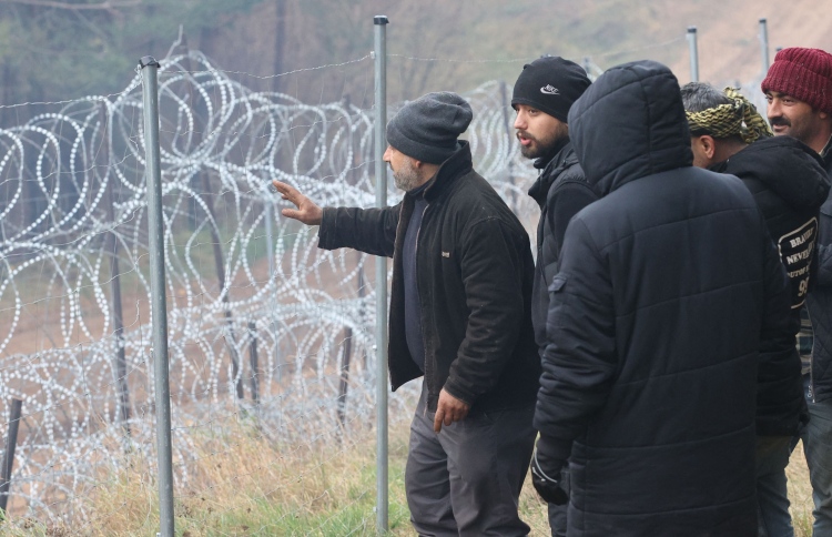 ޕޮލެންޑް ސިފައިންނާއި ރެފިއުޖީންނާ ދެމެދު ކުރިމަތިލުން