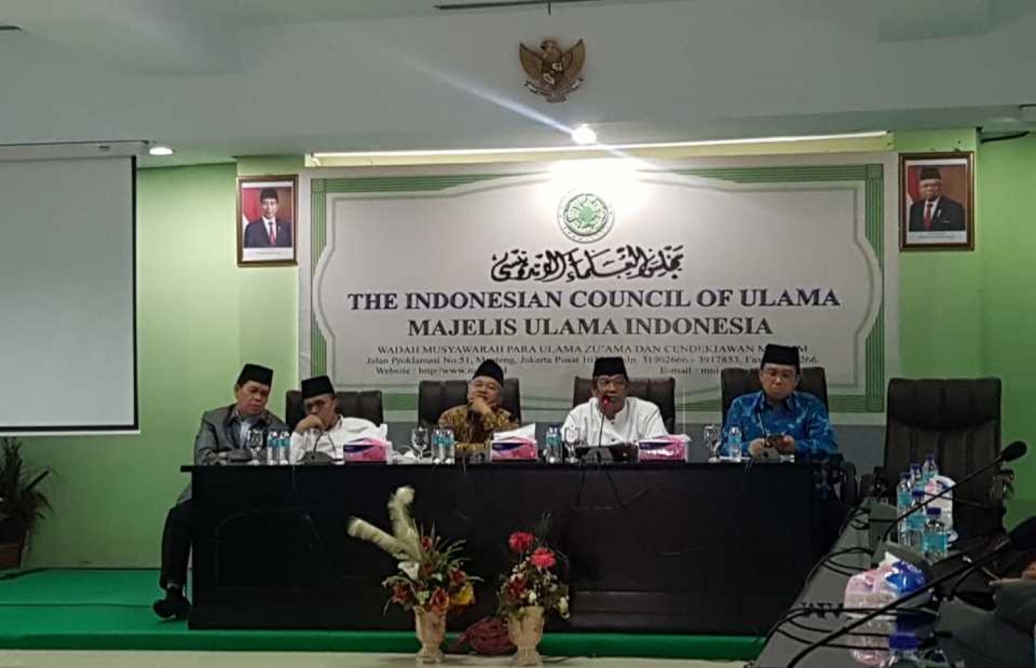 އިންޑޮނީޝިއާގެ ދީނީ ކަންތައްތަކާ ބެހޭ މަތީ މަޖިލިސްގެ ބައްދަލުވުމެއް.