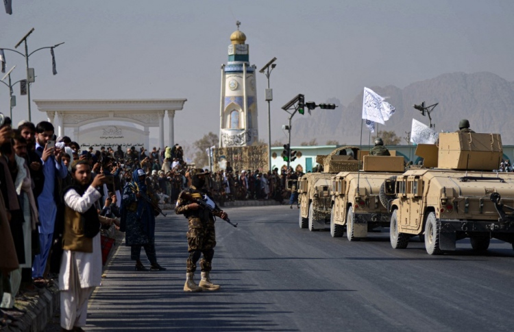 ތާލިބާނުންގެ އަސްކަރީ ދައްކާލުމެއް ބާއްވައިފި